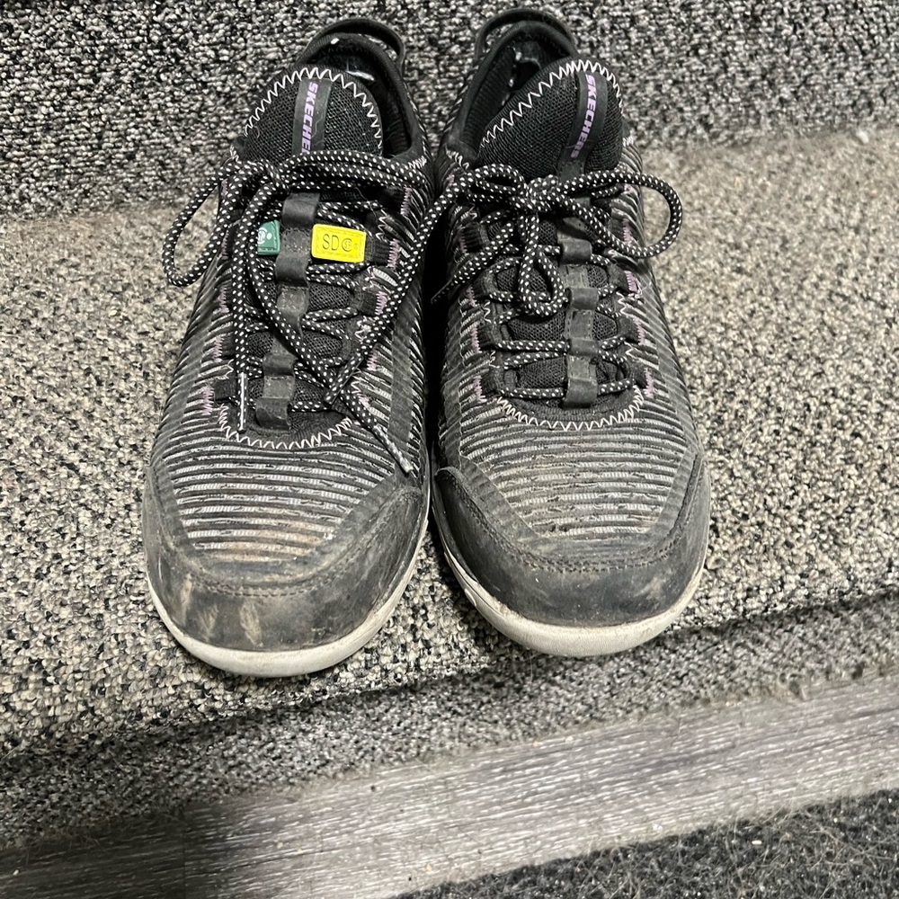 Size 9 Woman’s (practically new) steel toe (CSA approved) Sketchers Work Shoes